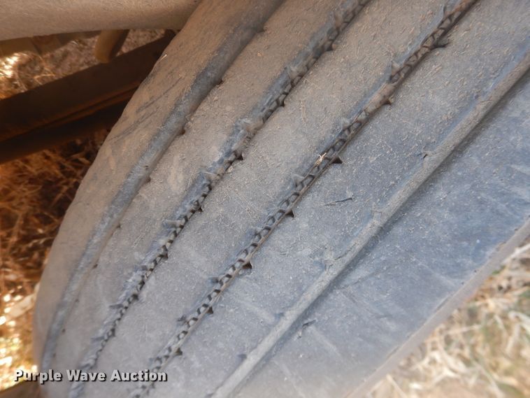 image for item DI3660 1993 International 9400  semi truck