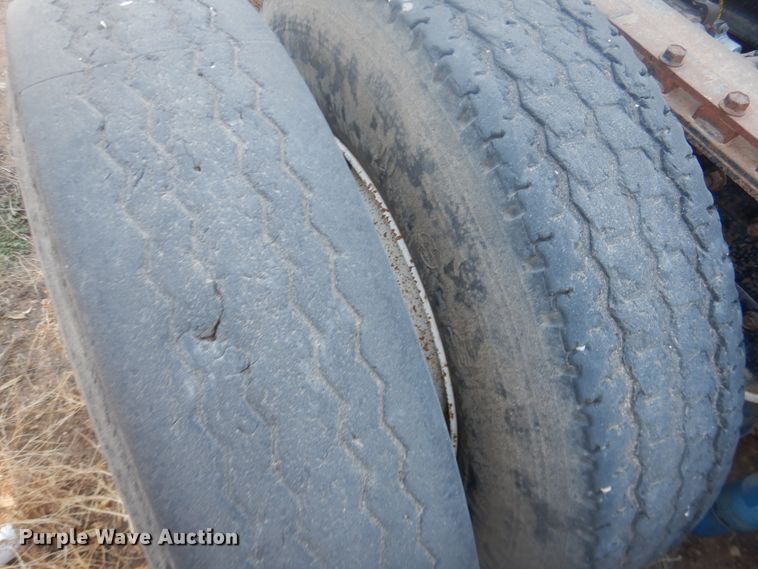 image for item DI3660 1993 International 9400  semi truck