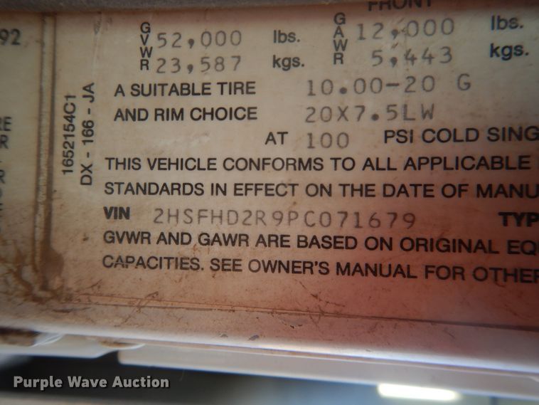 image for item DI3660 1993 International 9400  semi truck