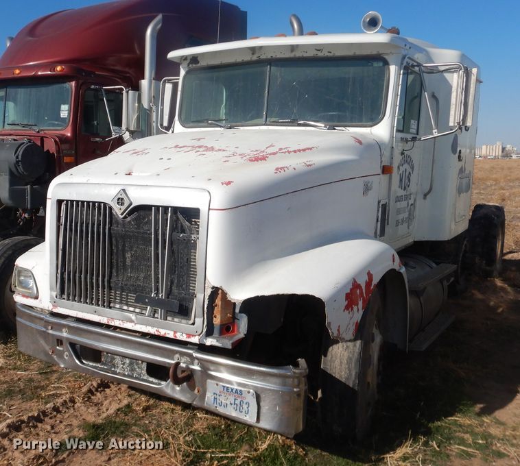 image for item DI3661 1997 International 9400  semi truck