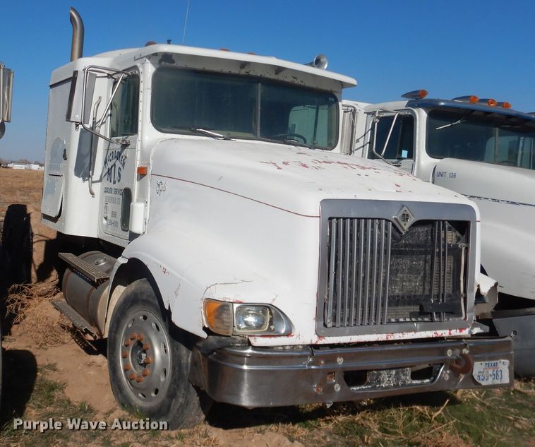 image for item DI3661 1997 International 9400  semi truck