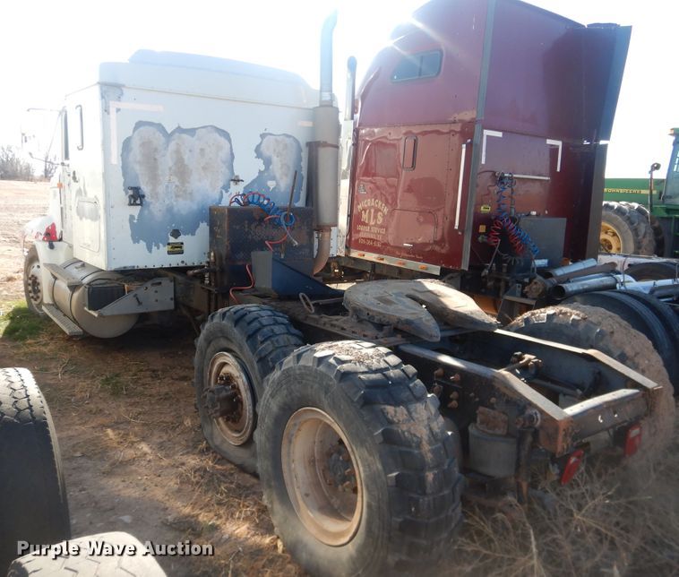 image for item DI3661 1997 International 9400  semi truck