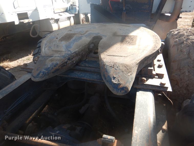 image for item DI3661 1997 International 9400  semi truck