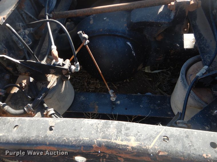 image for item DI3661 1997 International 9400  semi truck