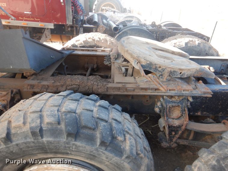 image for item DI3661 1997 International 9400  semi truck