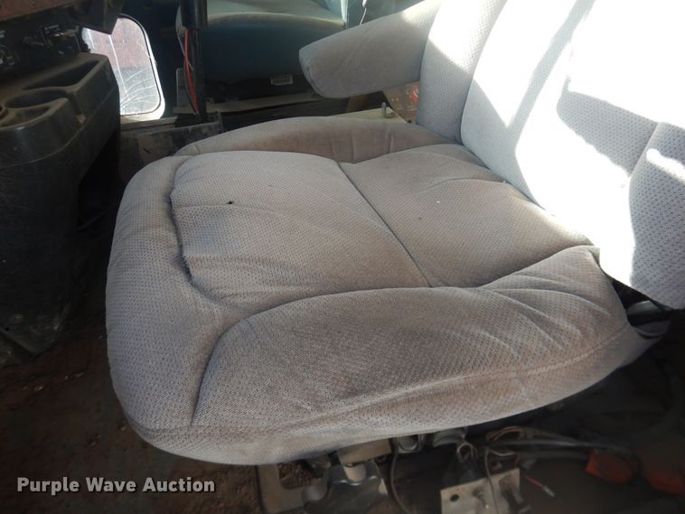 image for item DI3661 1997 International 9400  semi truck