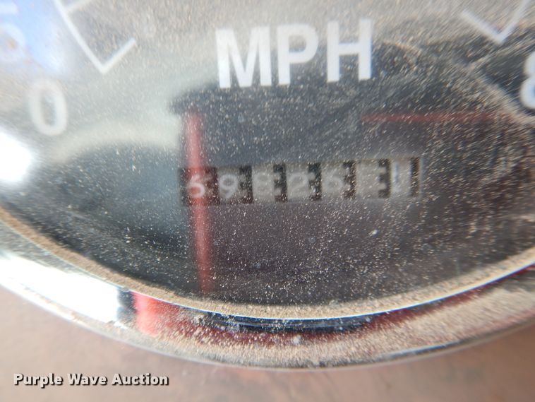 image for item DI3661 1997 International 9400  semi truck