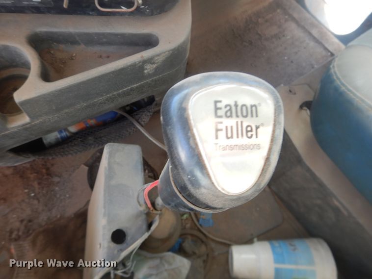 image for item DI3661 1997 International 9400  semi truck