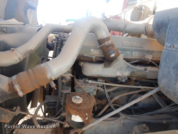 image for item DI3661 1997 International 9400  semi truck