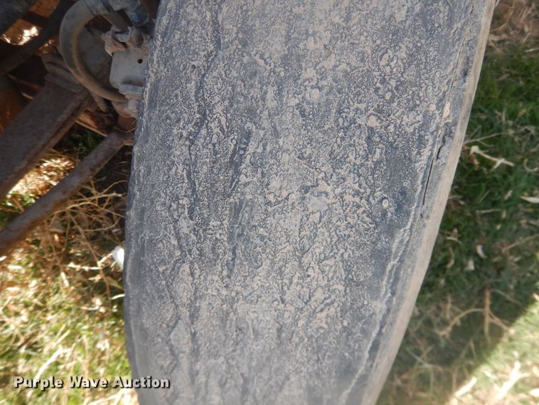 image for item DI3661 1997 International 9400  semi truck