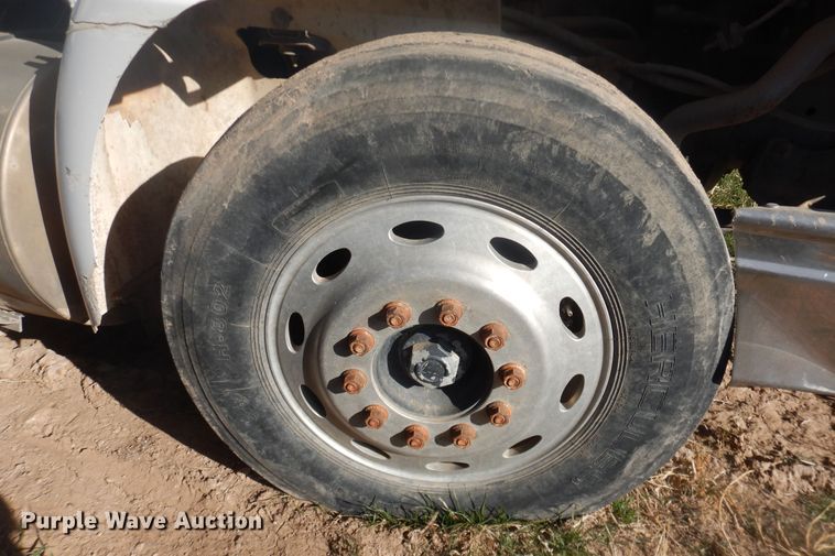 image for item DI3661 1997 International 9400  semi truck