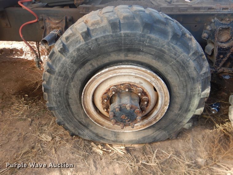 image for item DI3661 1997 International 9400  semi truck