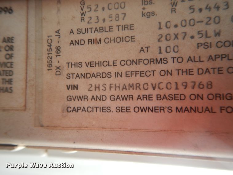 image for item DI3661 1997 International 9400  semi truck