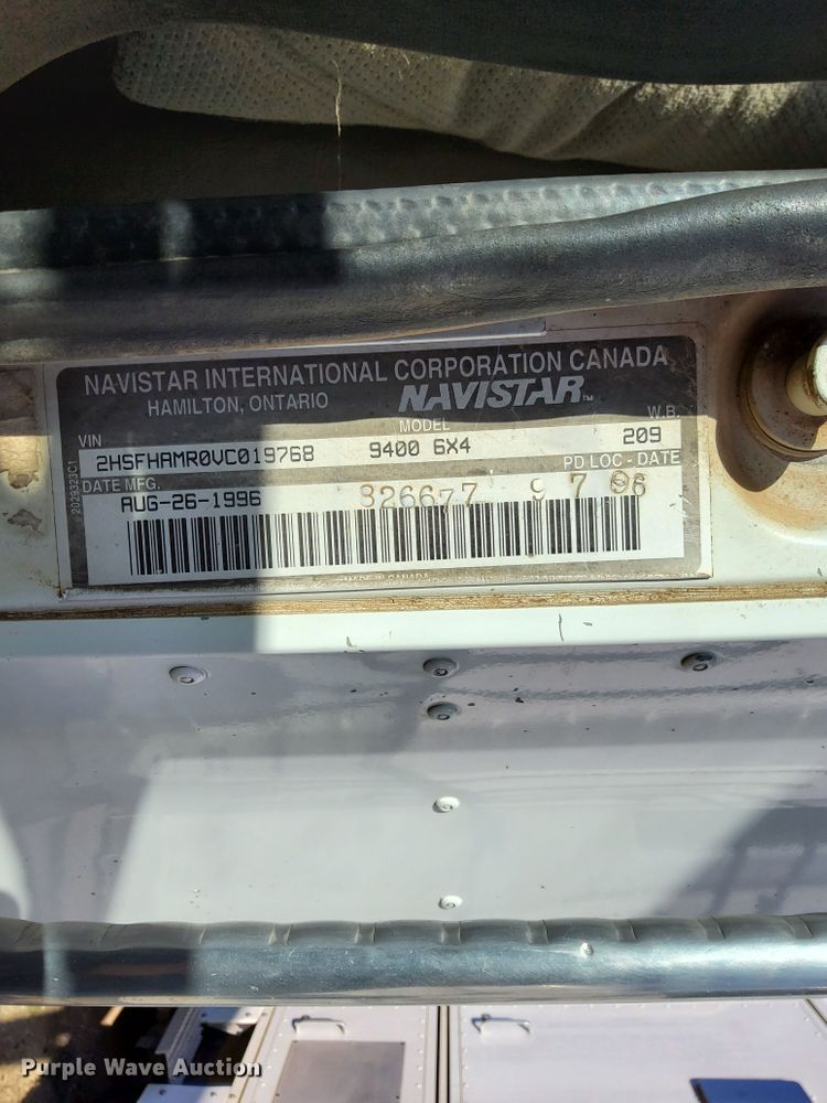 image for item DI3661 1997 International 9400  semi truck