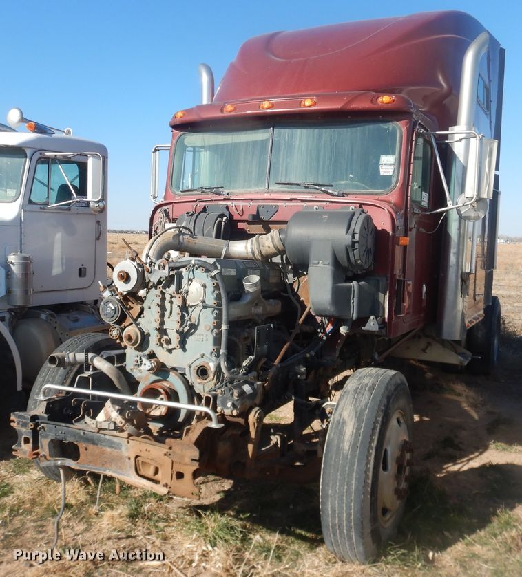 image for item DI3662 1999 International 9400  semi truck