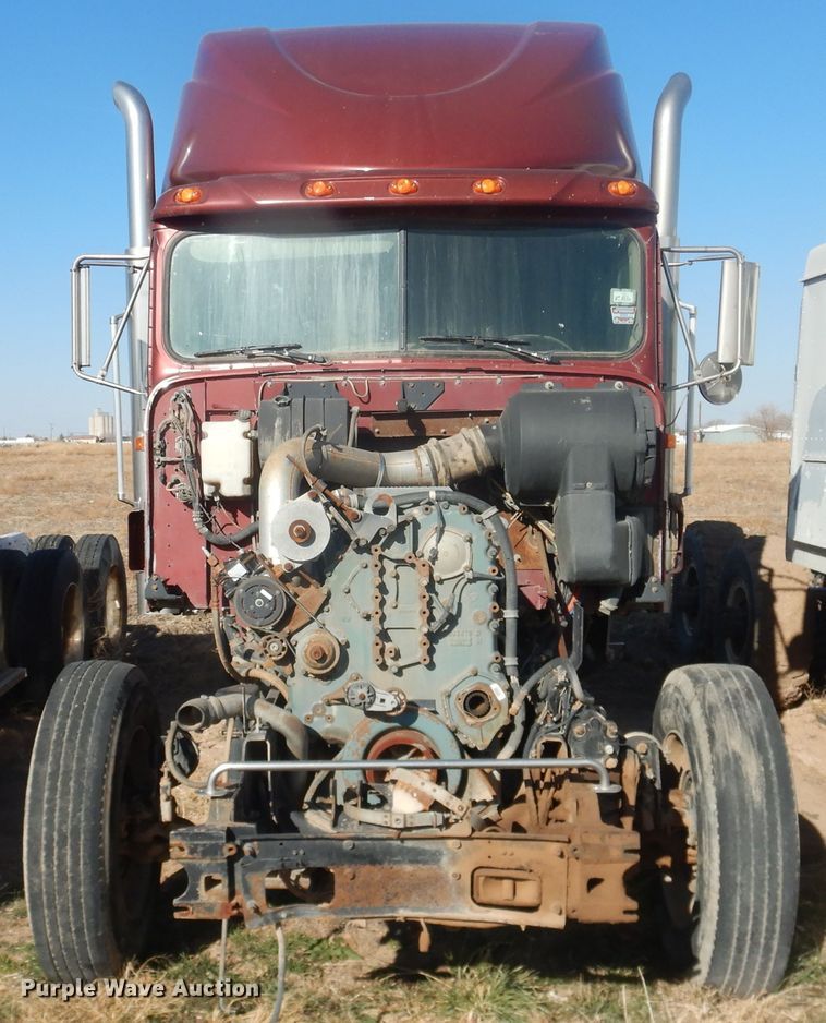 image for item DI3662 1999 International 9400  semi truck