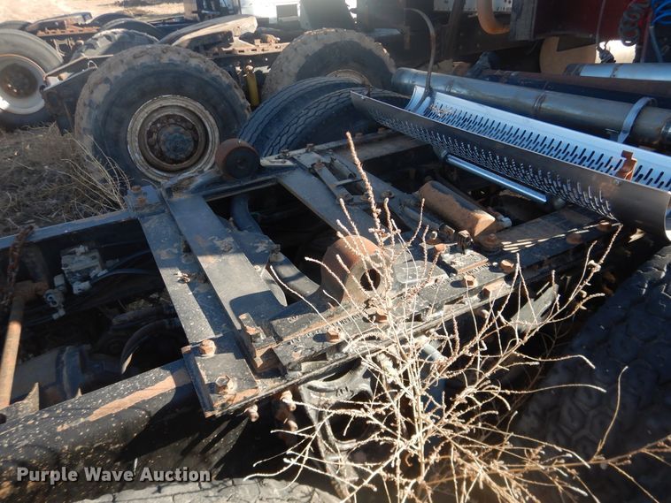 image for item DI3662 1999 International 9400  semi truck