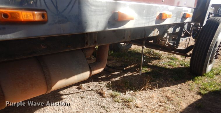 image for item DI3662 1999 International 9400  semi truck