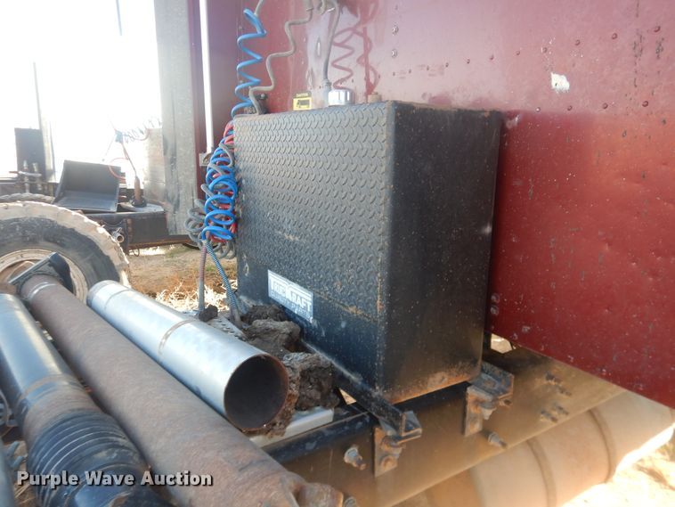 image for item DI3662 1999 International 9400  semi truck