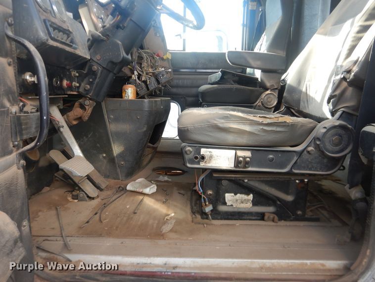 image for item DI3662 1999 International 9400  semi truck