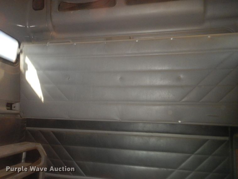 image for item DI3662 1999 International 9400  semi truck