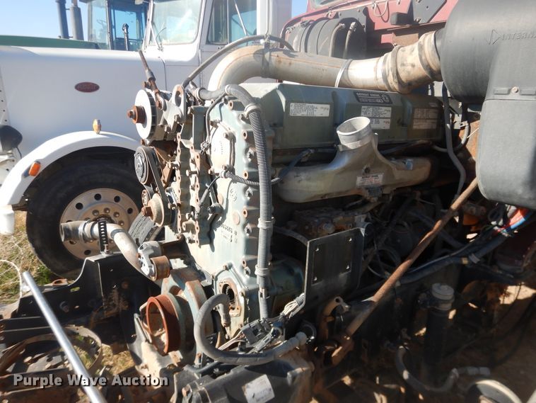 image for item DI3662 1999 International 9400  semi truck