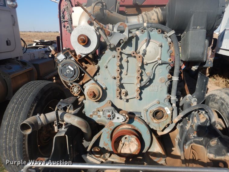 image for item DI3662 1999 International 9400  semi truck