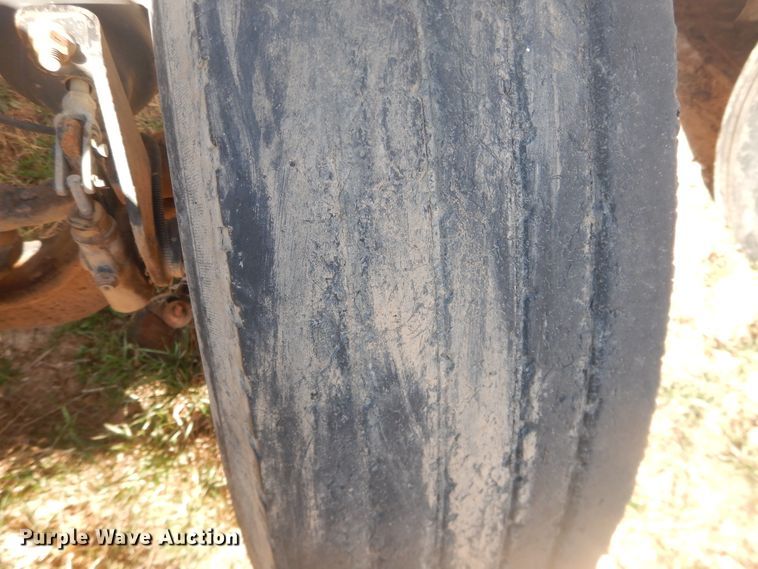 image for item DI3662 1999 International 9400  semi truck