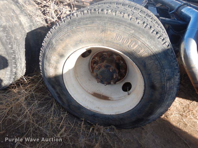 image for item DI3662 1999 International 9400  semi truck