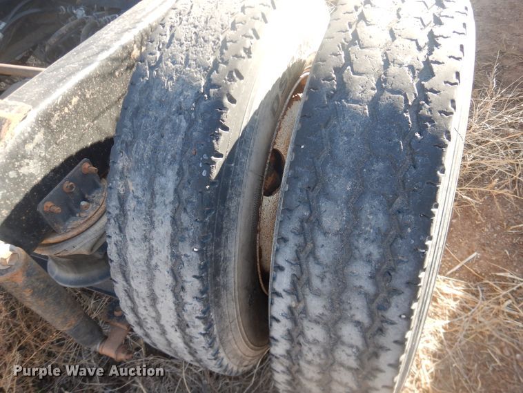 image for item DI3662 1999 International 9400  semi truck