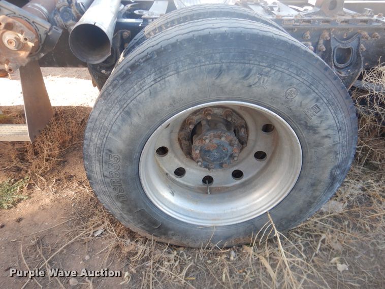 image for item DI3662 1999 International 9400  semi truck