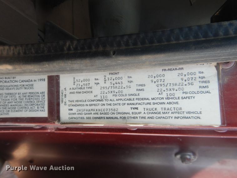 image for item DI3662 1999 International 9400  semi truck