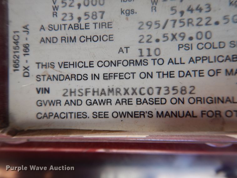 image for item DI3662 1999 International 9400  semi truck