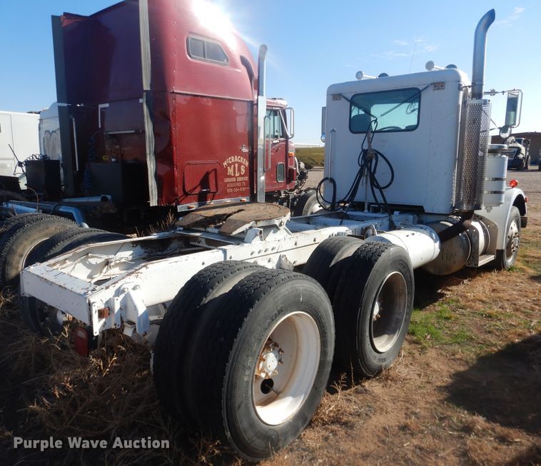 image for item DI3663 1982 Peterbilt 359  semi truck