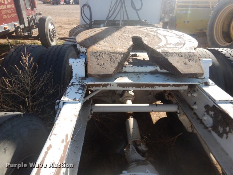 image for item DI3663 1982 Peterbilt 359  semi truck