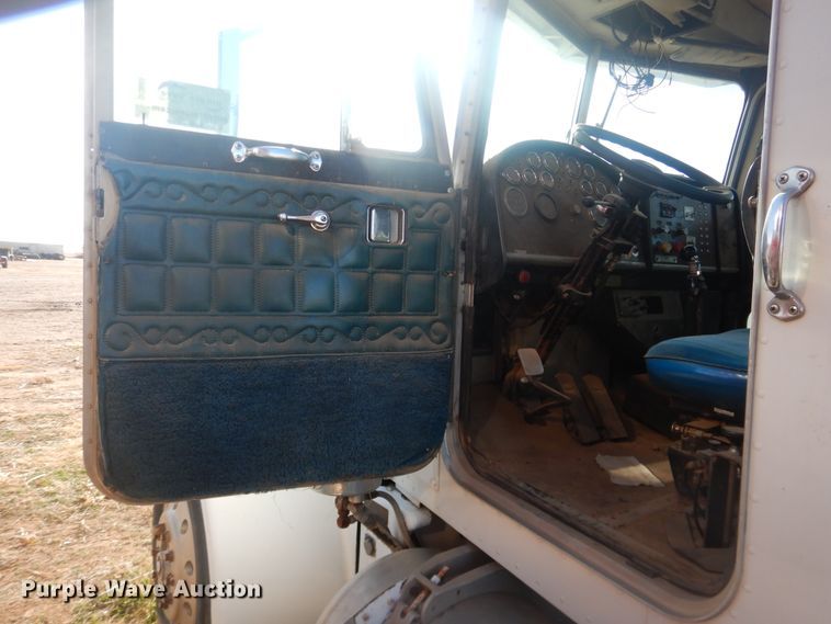 image for item DI3663 1982 Peterbilt 359  semi truck