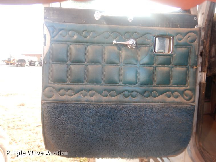 image for item DI3663 1982 Peterbilt 359  semi truck