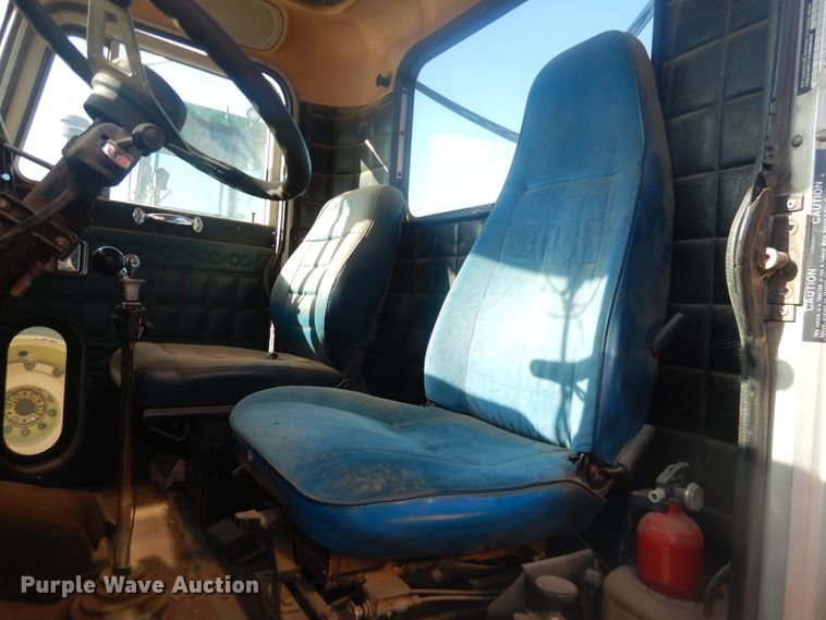 image for item DI3663 1982 Peterbilt 359  semi truck