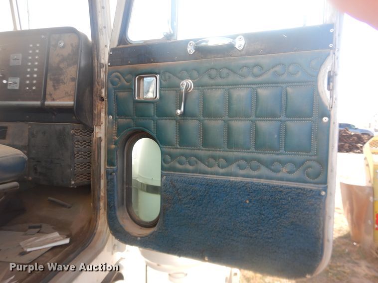 image for item DI3663 1982 Peterbilt 359  semi truck