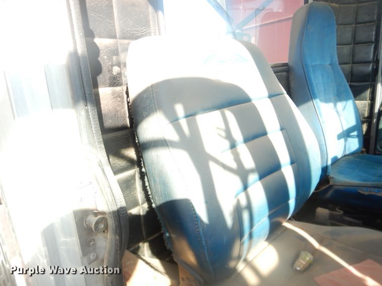 image for item DI3663 1982 Peterbilt 359  semi truck