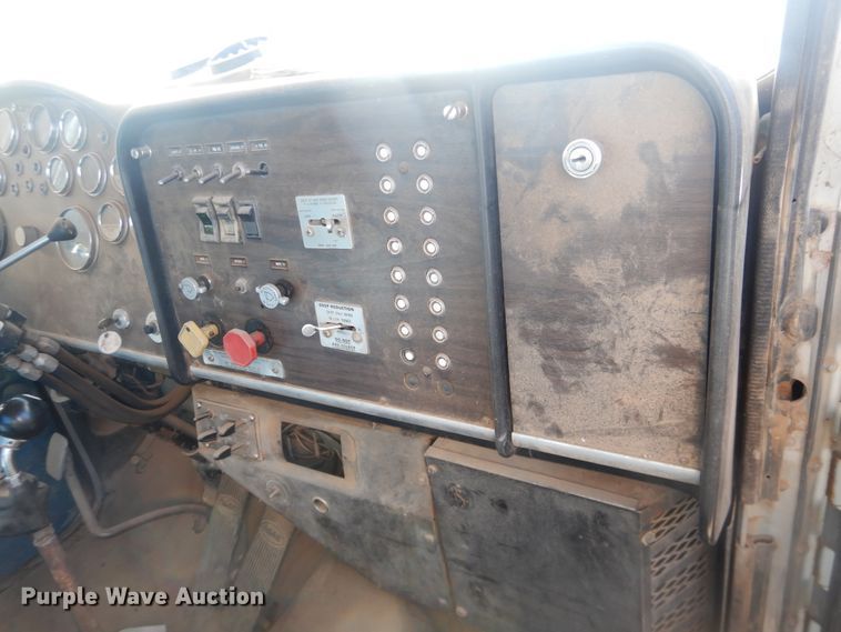 image for item DI3663 1982 Peterbilt 359  semi truck