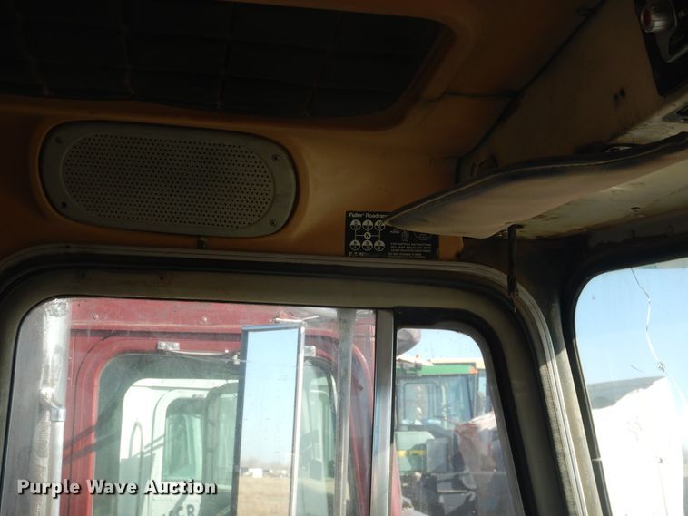 image for item DI3663 1982 Peterbilt 359  semi truck