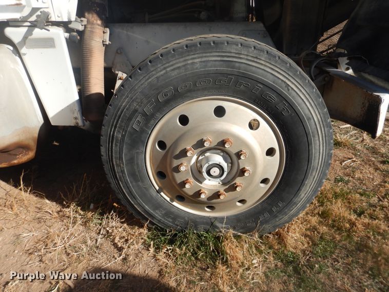 image for item DI3663 1982 Peterbilt 359  semi truck