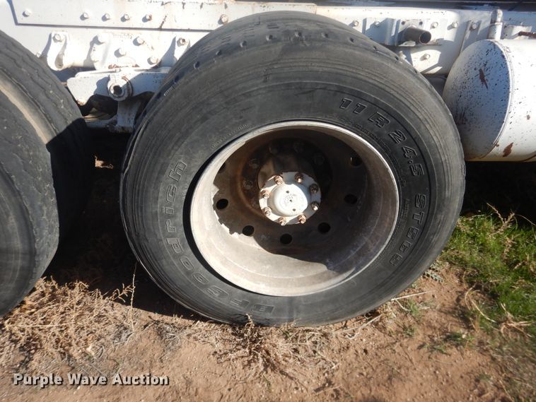 image for item DI3663 1982 Peterbilt 359  semi truck