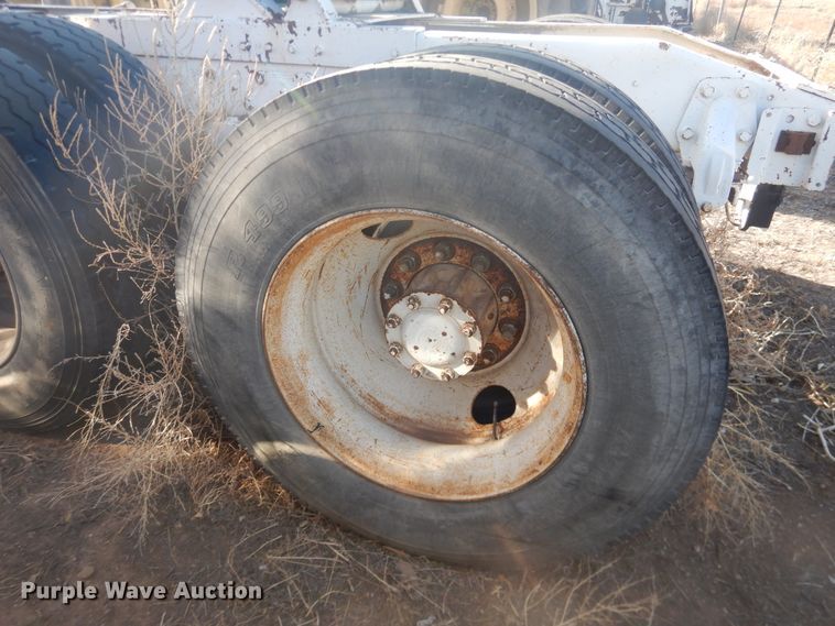 image for item DI3663 1982 Peterbilt 359  semi truck