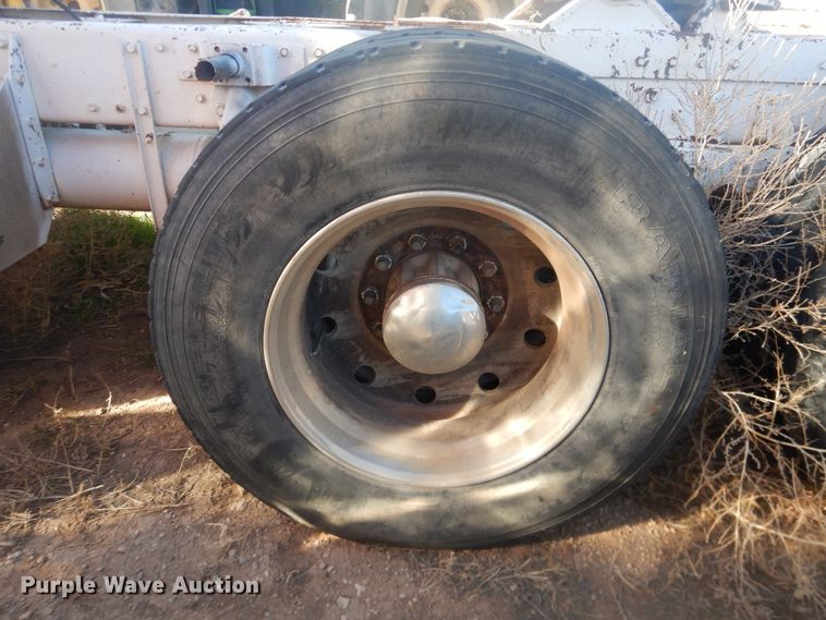 image for item DI3663 1982 Peterbilt 359  semi truck