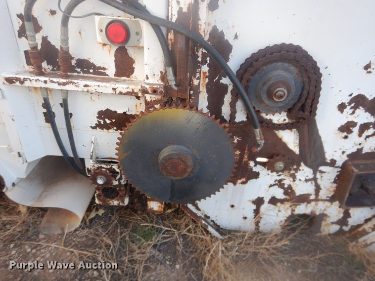 image for item DI3665 Artex CB2004  manure spreader bed