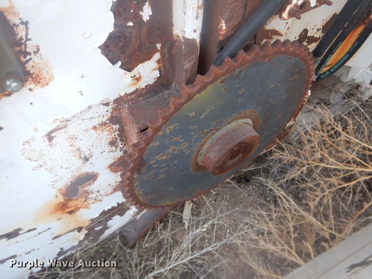 image for item DI3665 Artex CB2004  manure spreader bed