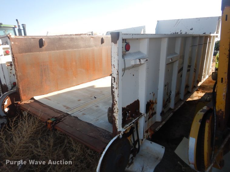 image for item DI3666 Artex CB2004  manure spreader bed