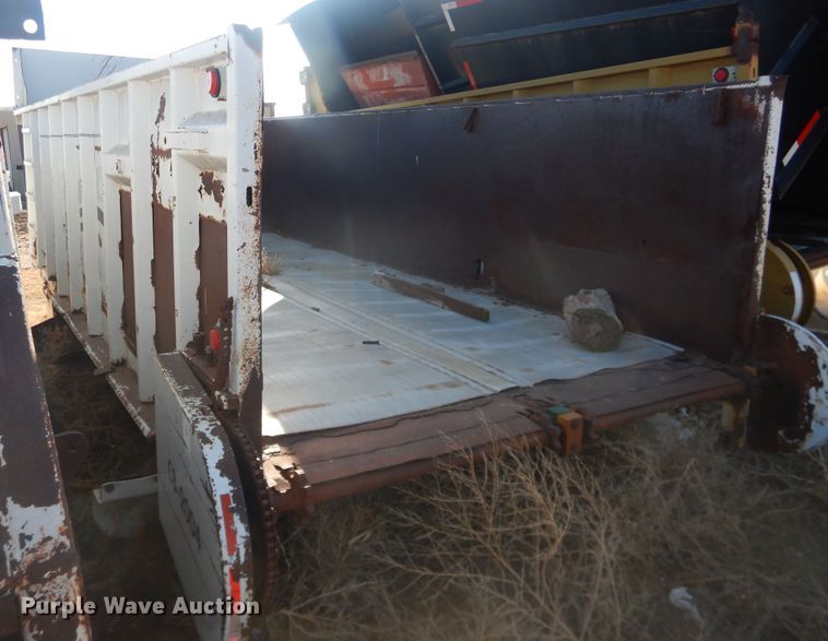 image for item DI3666 Artex CB2004  manure spreader bed